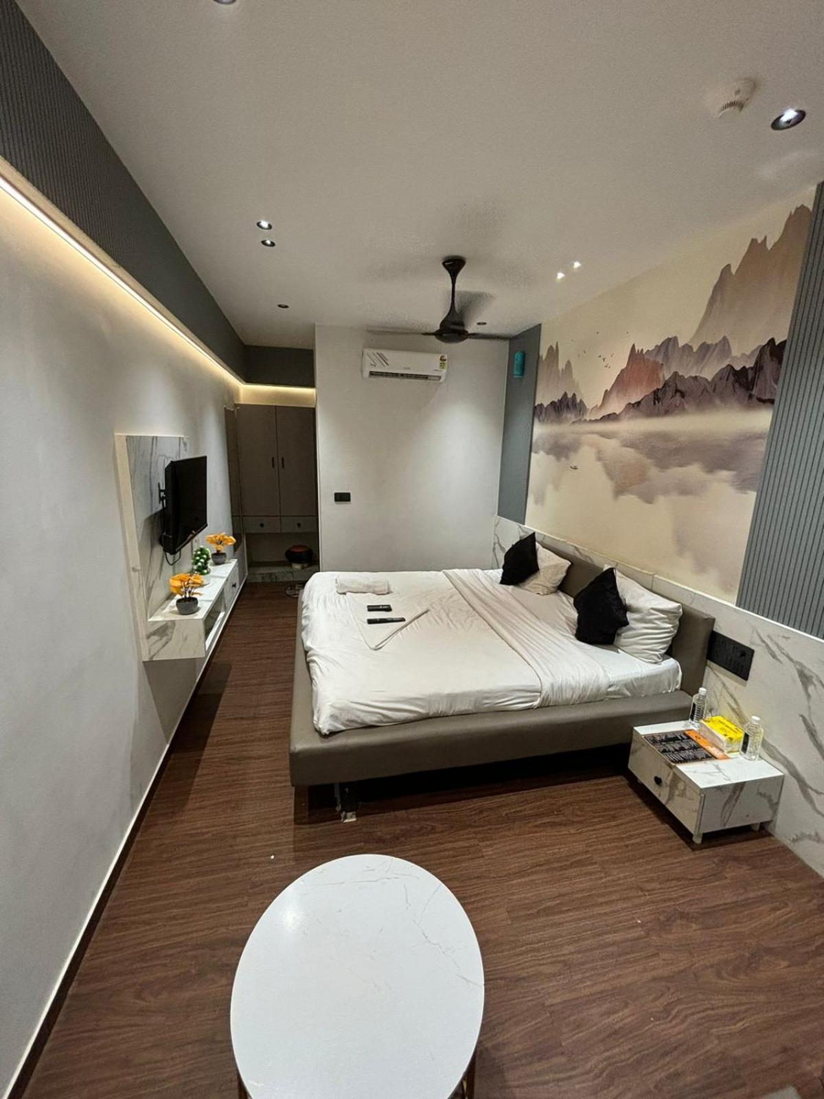 V Love Surat Ngoại thất bức ảnh